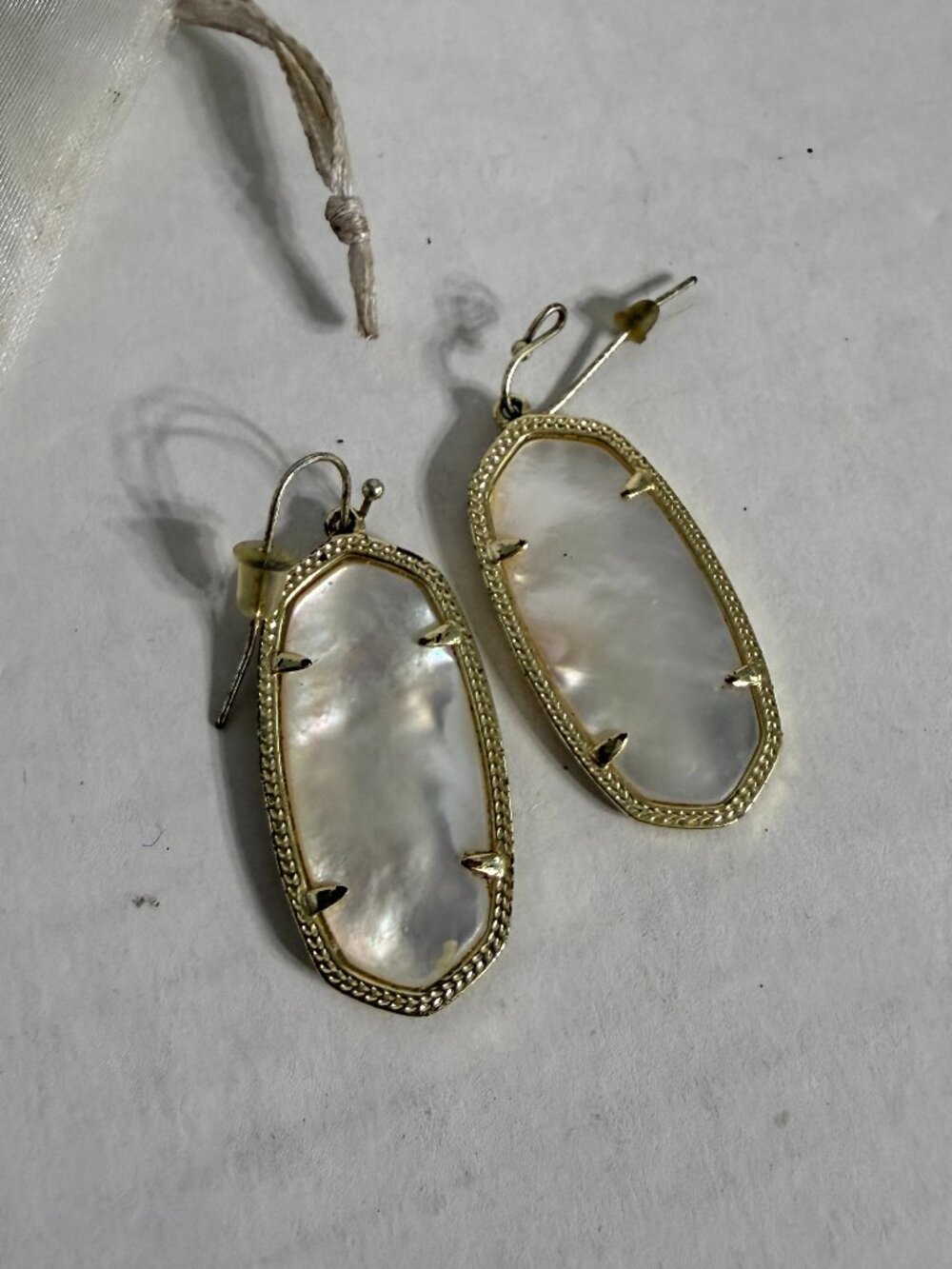 Kendra Scott Elle Gold Drop Earrings In Ivory Mother-of-Pearl 1.5 Inches GUC